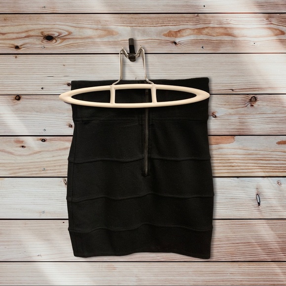 ARITZIA | Bodycon Skirt (Size 0) - Picture 2 of 3